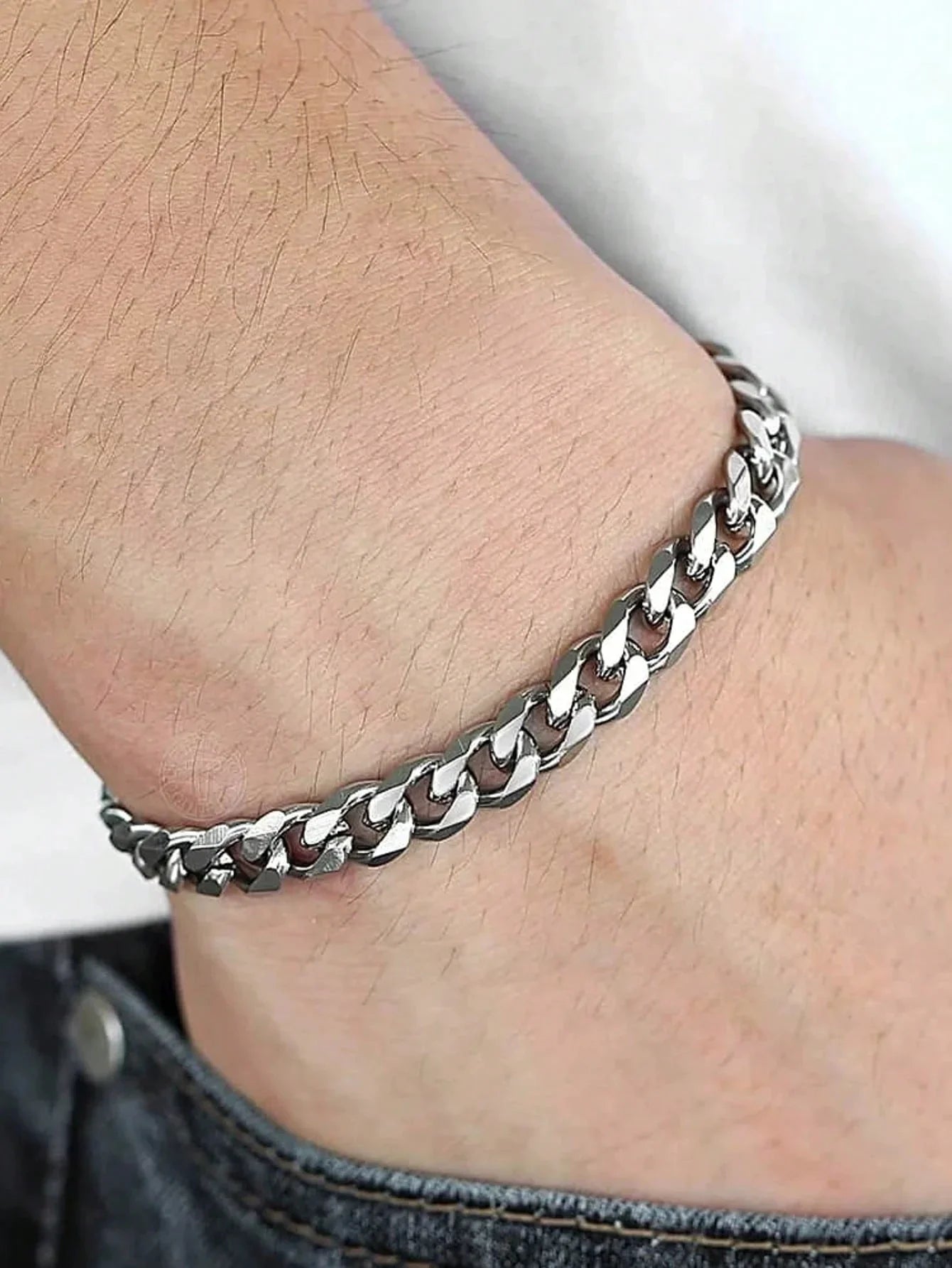 1-piece men’s titanium steel bracelet, 7mm classic Cuban chain — fade-resistant and washable, a fashionable accessory for Halloween and punk style. - KHOY